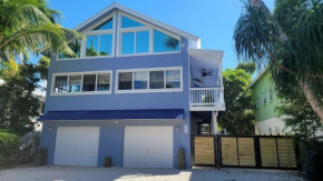 KL Retreat 6BR-4BTH with Jacuzzi and family room!